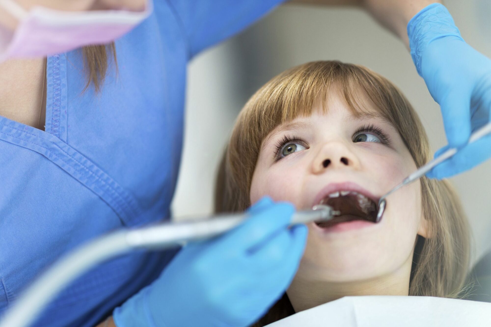 enfant implant dentaire